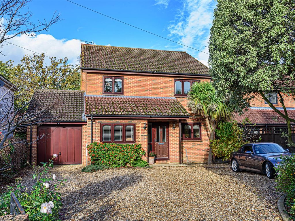 4 bed detached house for sale in Ellis Road, Crowthorne, Berkshire RG45