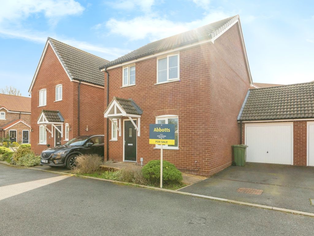 3 bed link detached house for sale in Dye Road, Watton, Thetford