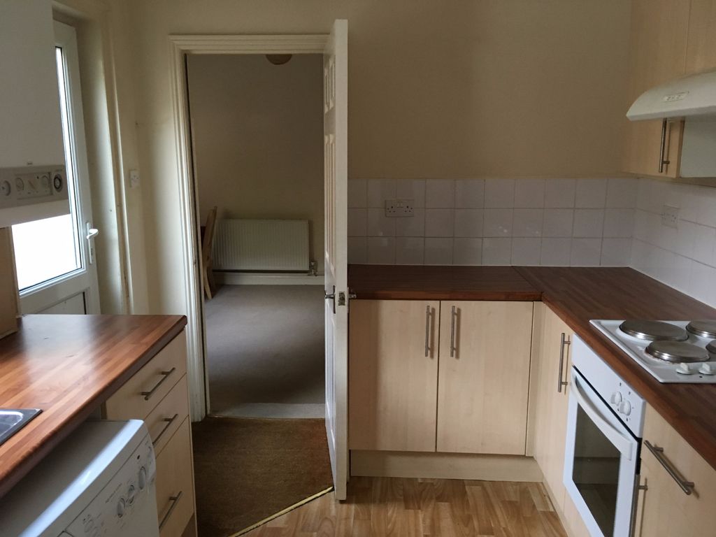 1 bed flat to rent in Weedon Road, Northampton, Northamptonshire NN5, £