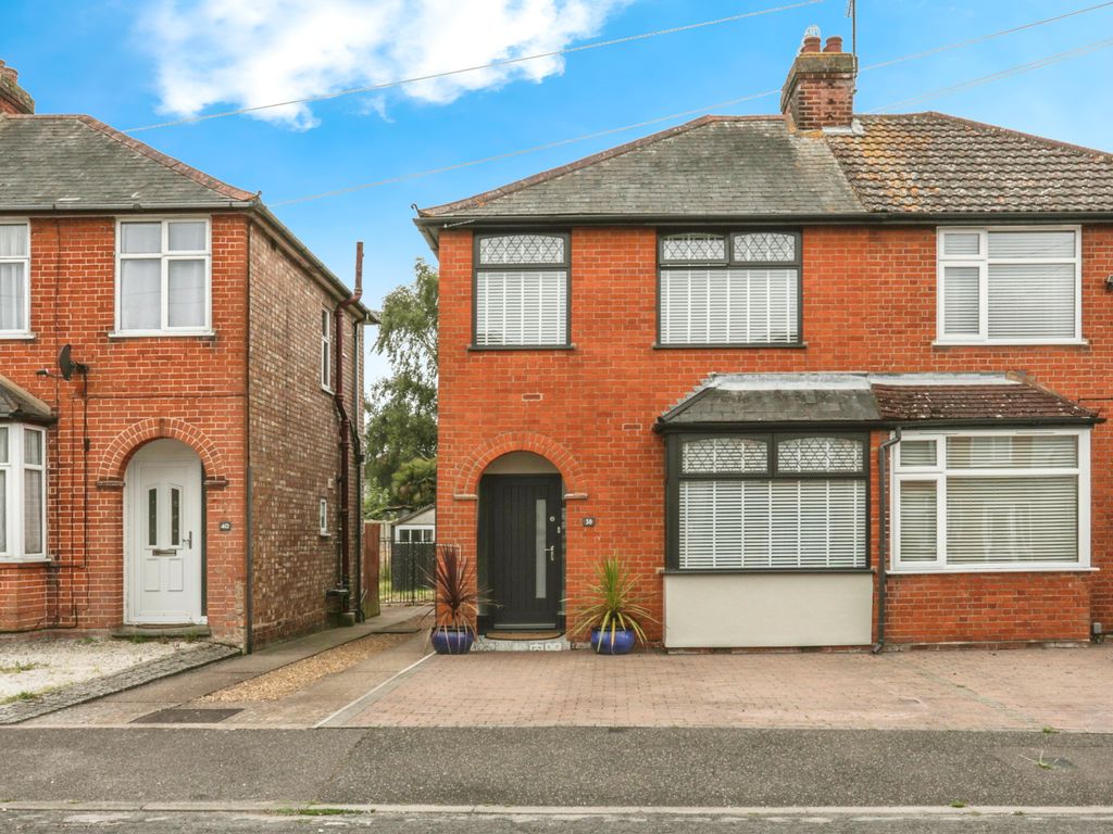 3 bed semidetached house for sale in Bernard Crescent, Ipswich IP3, £