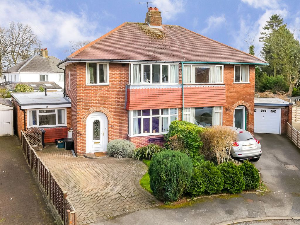 4 bed semidetached house for sale in Newland Avenue, Harrogate HG2