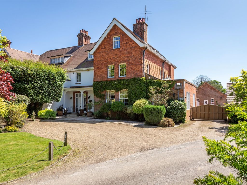 6 bed semidetached house for sale in Guildford Road, Rudgwick, Horsham
