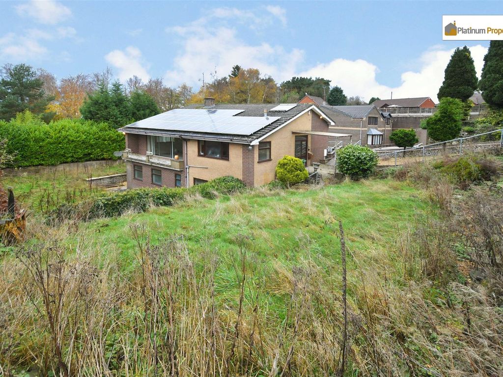 4 bed detached house for sale in Common Lane, Rough Close ST3, £500,000