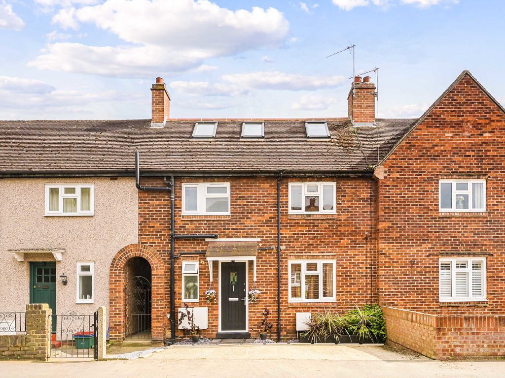 3 bed terraced house for sale in Chestnut Avenue, Brentford TW8 Zoopla