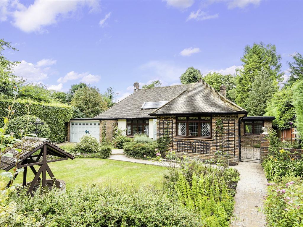 3 bed detached bungalow for sale in Copleigh Drive, Kingswood, Tadworth
