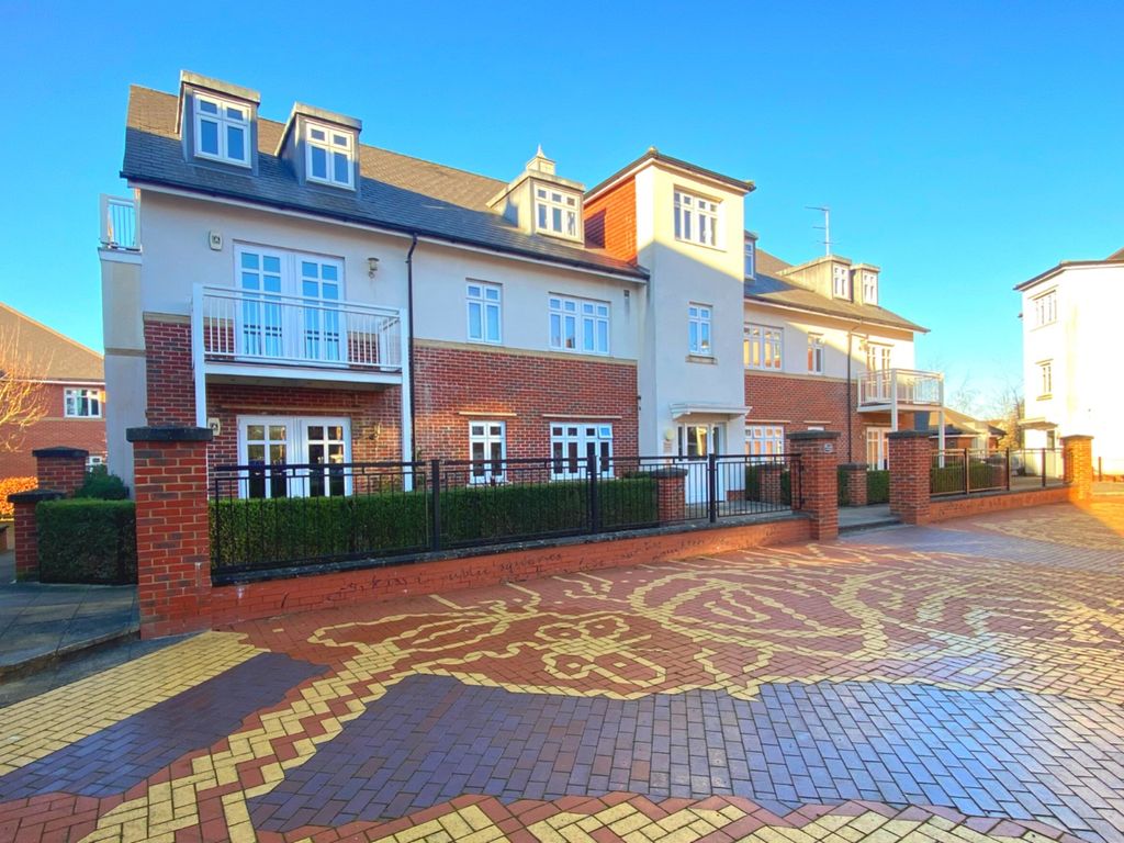 2 bed flat for sale in Gabriels Square, Lower Earley, Reading