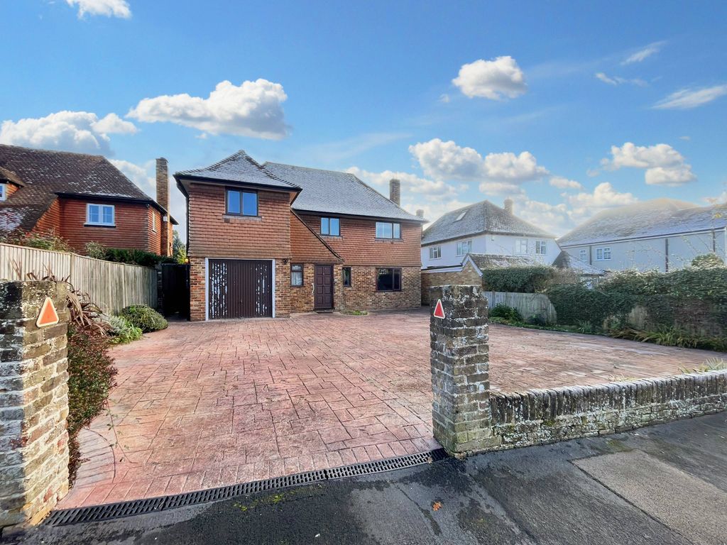 4 bed detached house to rent in Mayflower Way, Farnham Common SL2, £