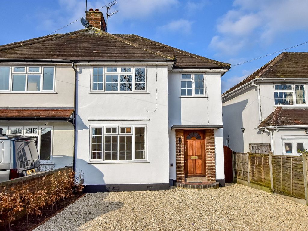 3 bed semidetached house to rent in Baldwins Lane, Croxley Green