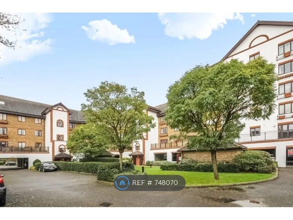 2 bed flat to rent in Regents Court, Kingston Upon Thames KT2, £1,695