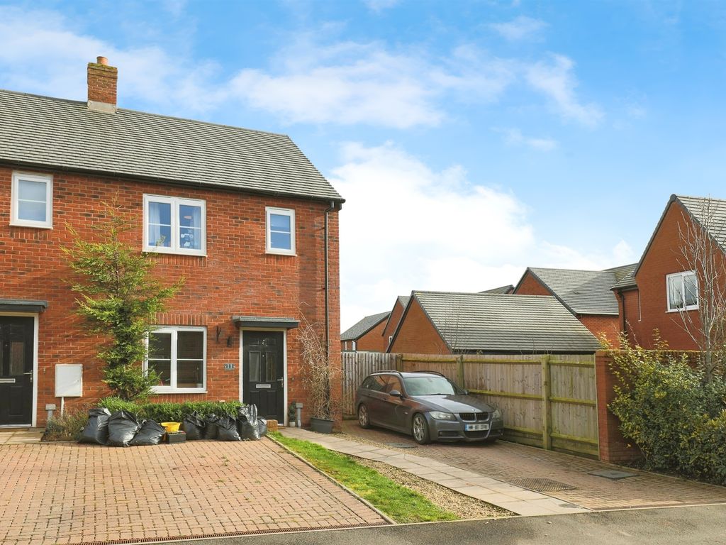 2 bed end terrace house for sale in Woodmanton Close, CliftonOnTeme