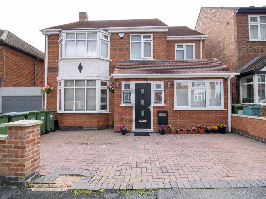 5 bed detached house for sale in Balmoral Drive, Leicester LE3, £