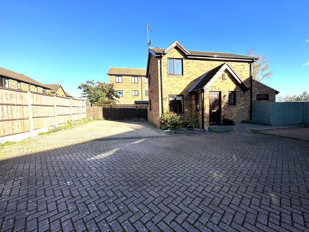 3 bed detached house for sale in Gardiner Court, Blue Bridge, Milton