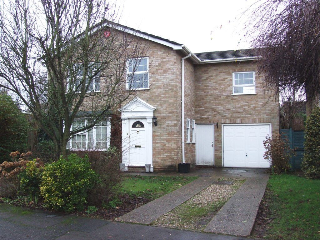 4 bed detached house to rent in Greenwood Grove, Winnersh, Wokingham