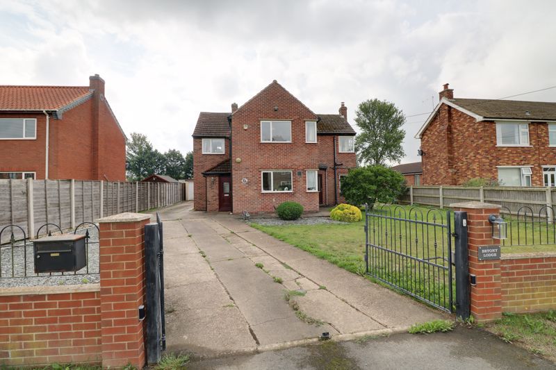 4 bed detached house for sale in College Road, East Halton, Immingham
