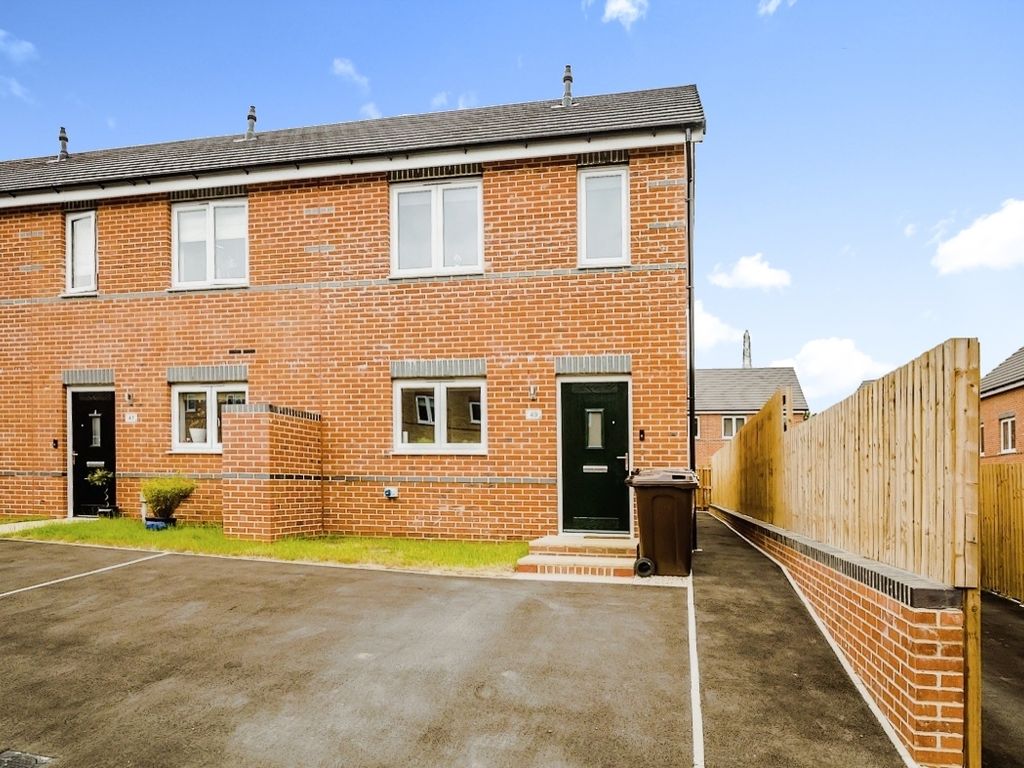 2 bed end terrace house for sale in Little Wood Crescent, Wakefield