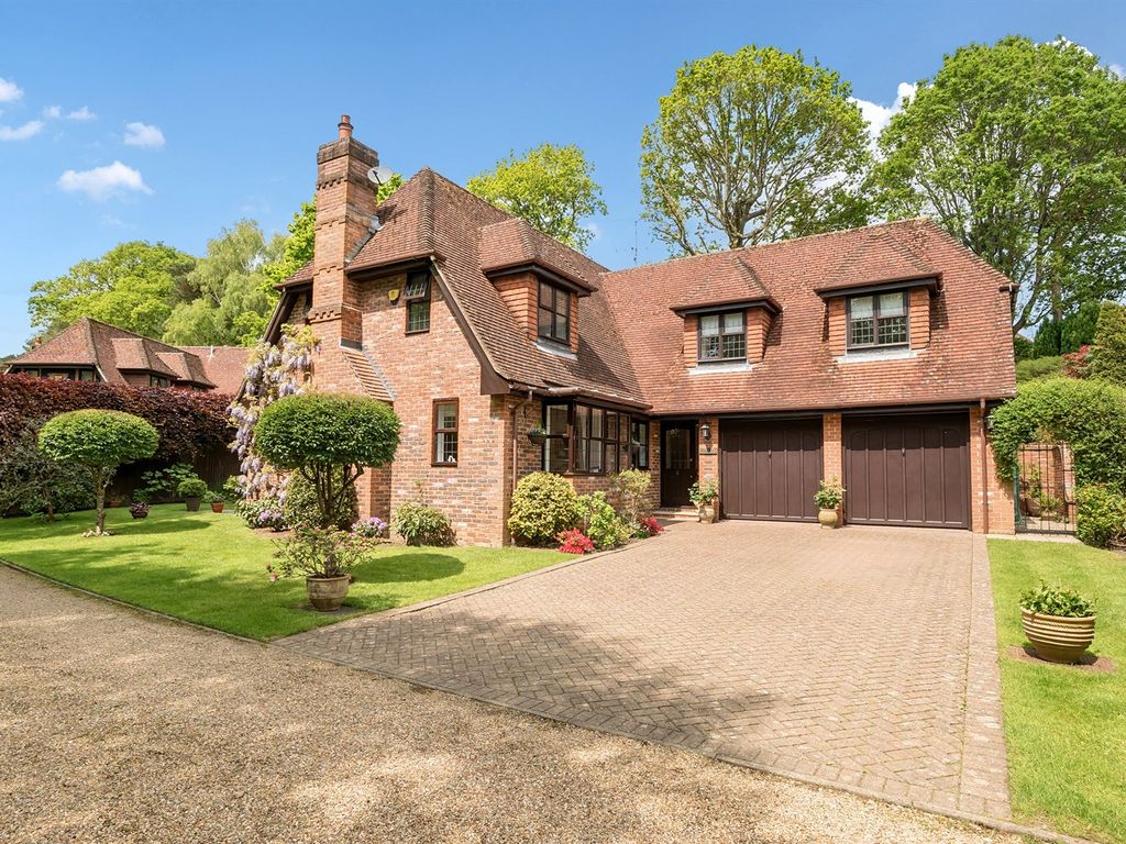 4 bed detached house for sale in Roundabout Lane, West Chiltington