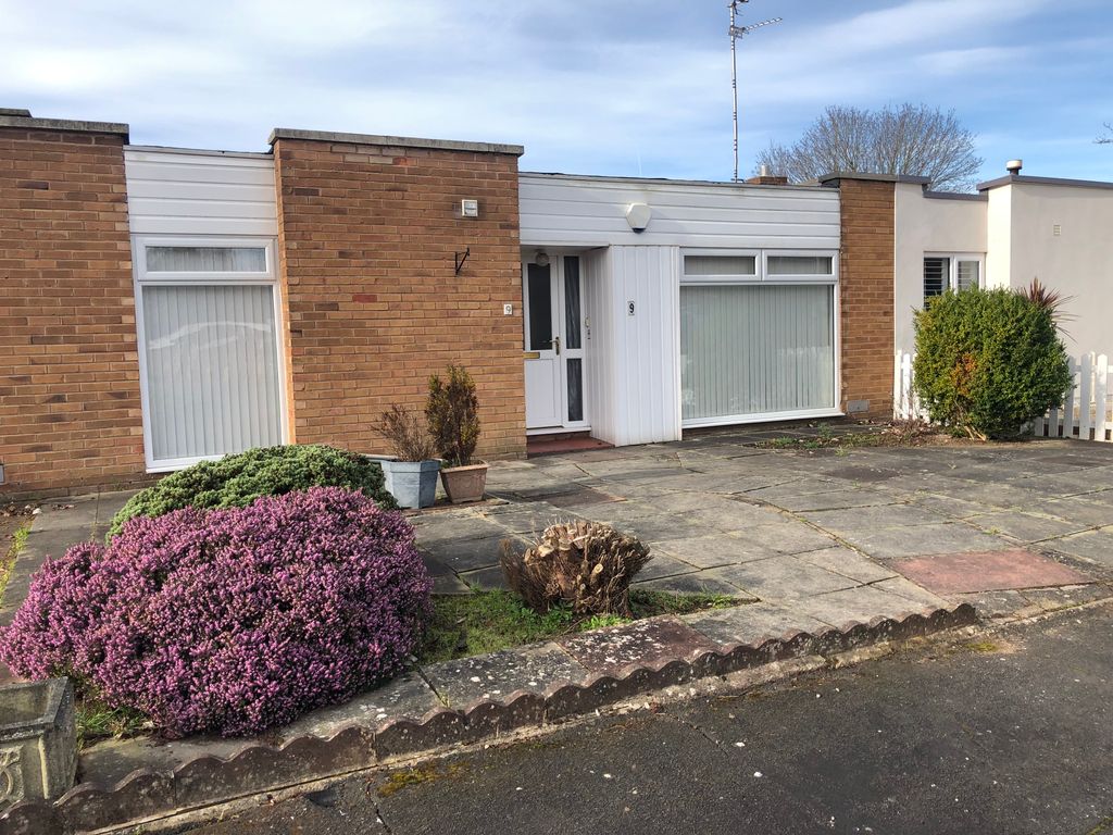 2 bed terraced bungalow to rent in Reade Close, Spital, Wirral CH63