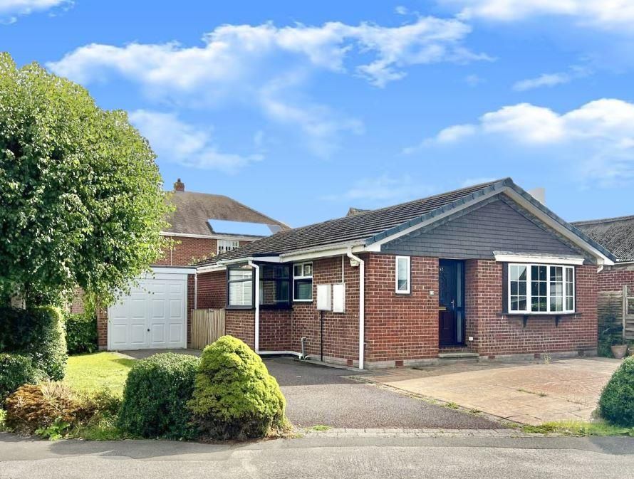 3 bed detached bungalow for sale in Applehaigh View, Royston, Barnsley