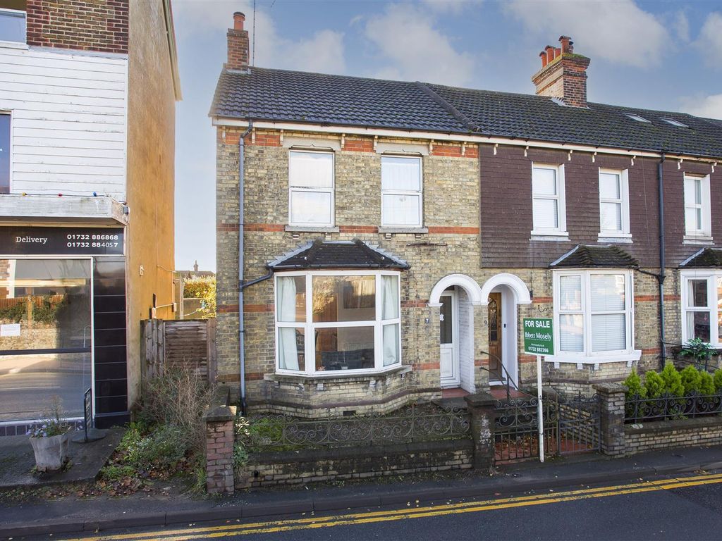 3 bed end terrace house for sale in Sevenoaks Road, Borough Green