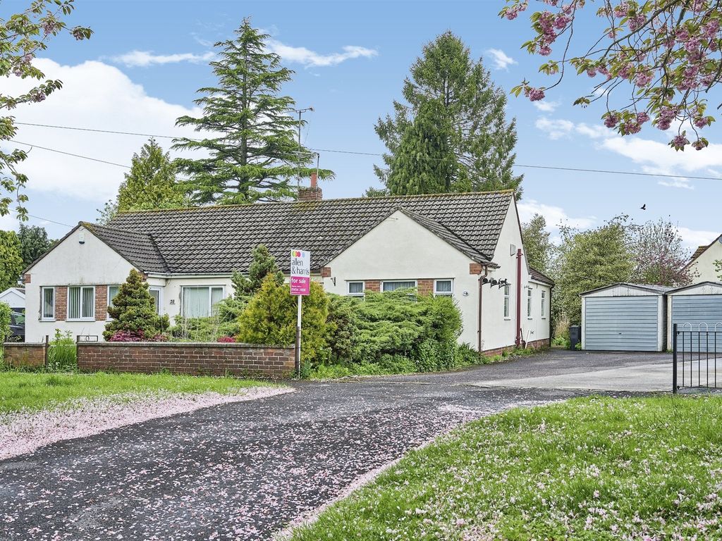 3 bed semidetached bungalow for sale in Rathbone Close, Coalpit Heath