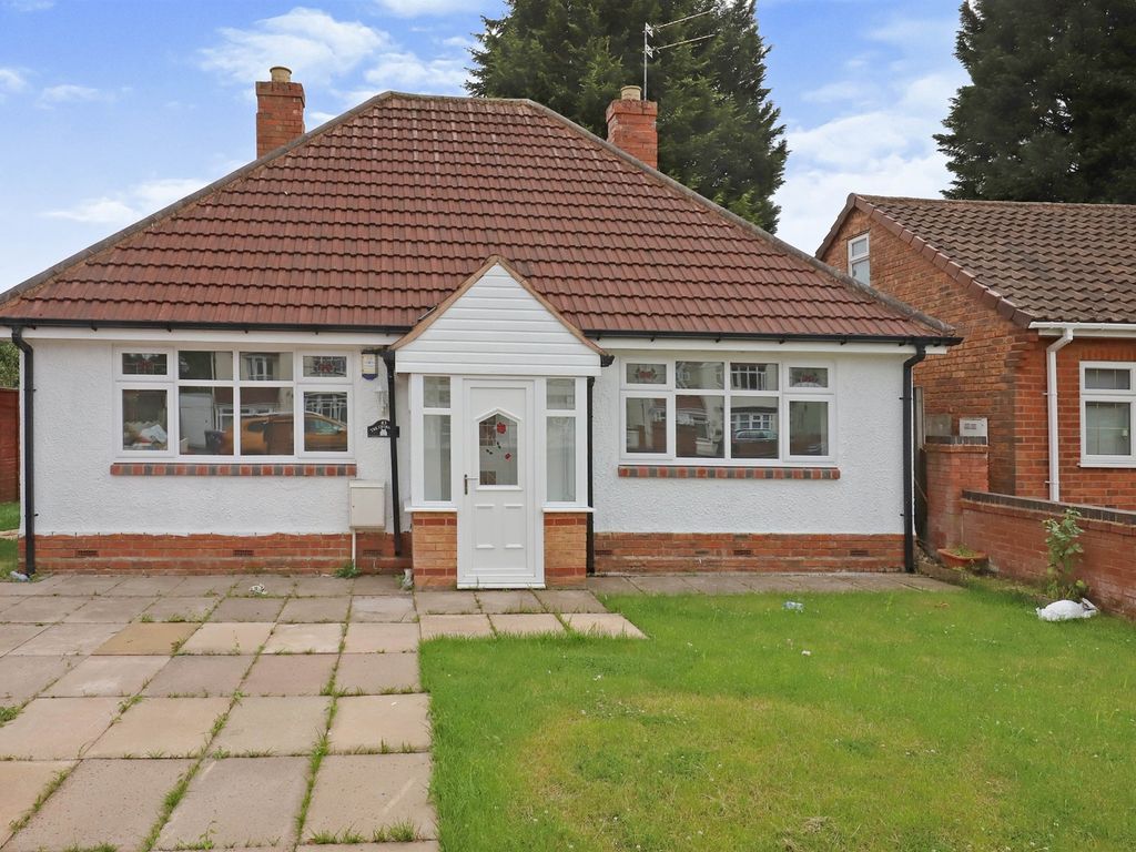3 bed detached bungalow for sale in Oxley Moor Road, Oxley