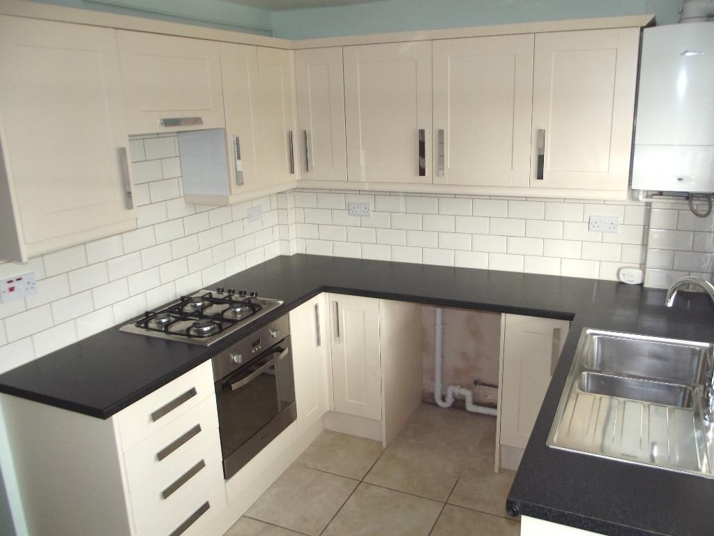 2 bed terraced house to rent in New Street, Rothwell, Northamptonshire