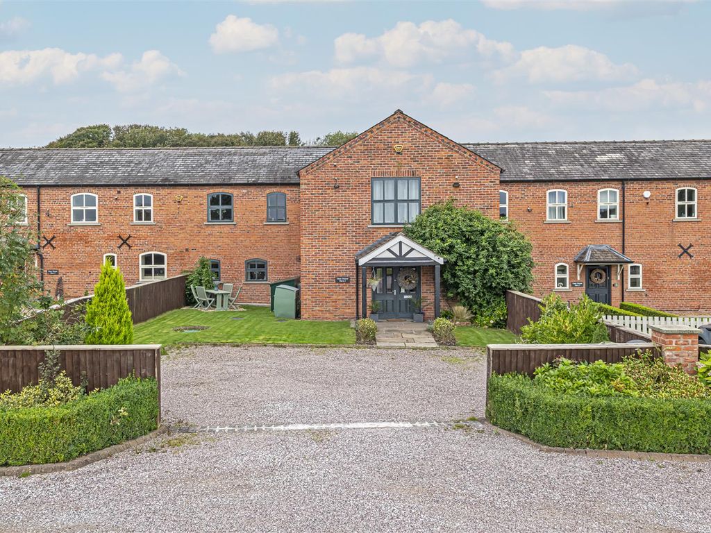 4 bed barn conversion for sale in Northwich Road, Lower Whitley