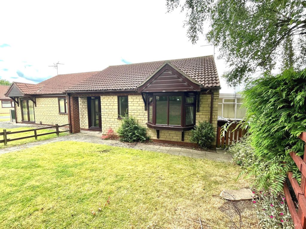 2 bed semidetached bungalow for sale in Meadowlake Close, Lincoln LN6