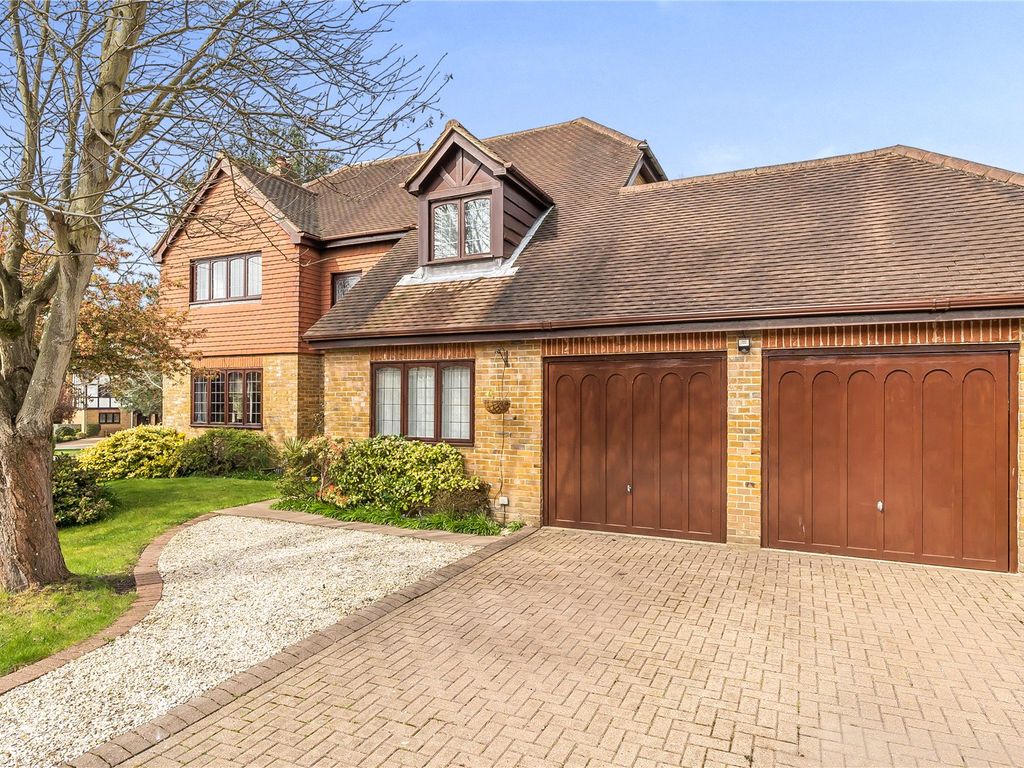 5 bed detached house for sale in Manor Park Drive, Finchampstead