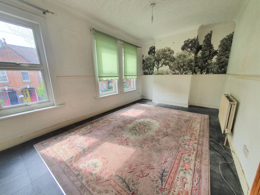 3 bed property for sale in Lloyd Road, London E17 Zoopla