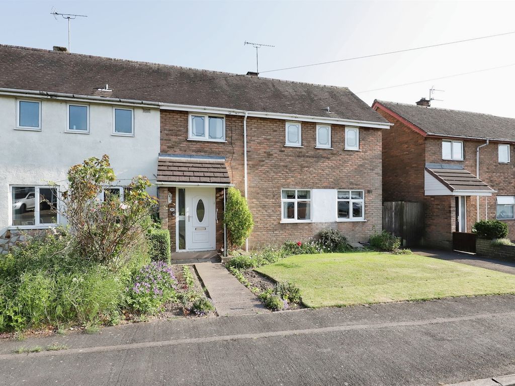 3 bed semidetached house for sale in Whitgreave Avenue, Featherstone