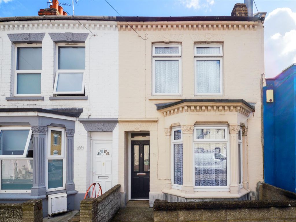 3 bed terraced house for sale in Richmond Road, Gillingham ME7, £