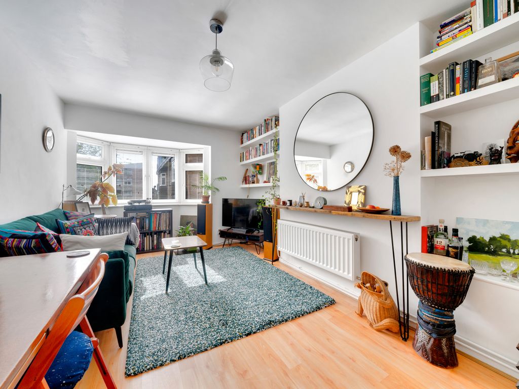 1 bed flat for sale in Prospect Hill, Walthamstow, London E17, £250,000