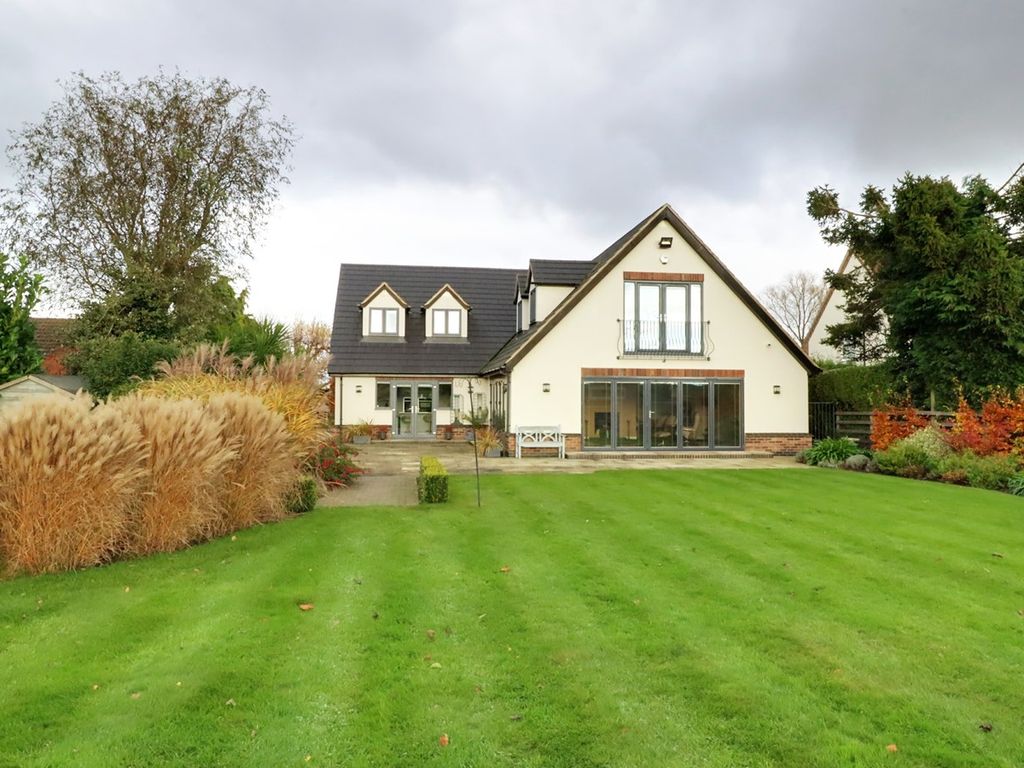 4 bed detached house for sale in Akeferry Road, Graizelound, Haxey DN9