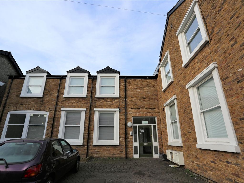 3 bed flat to rent in Stable Court, Grosvenor Rise East, Walthamstow