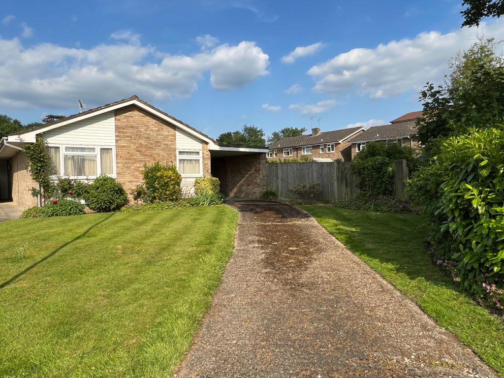 2 bed bungalow for sale in The Poplars, Horsham RH13 Zoopla
