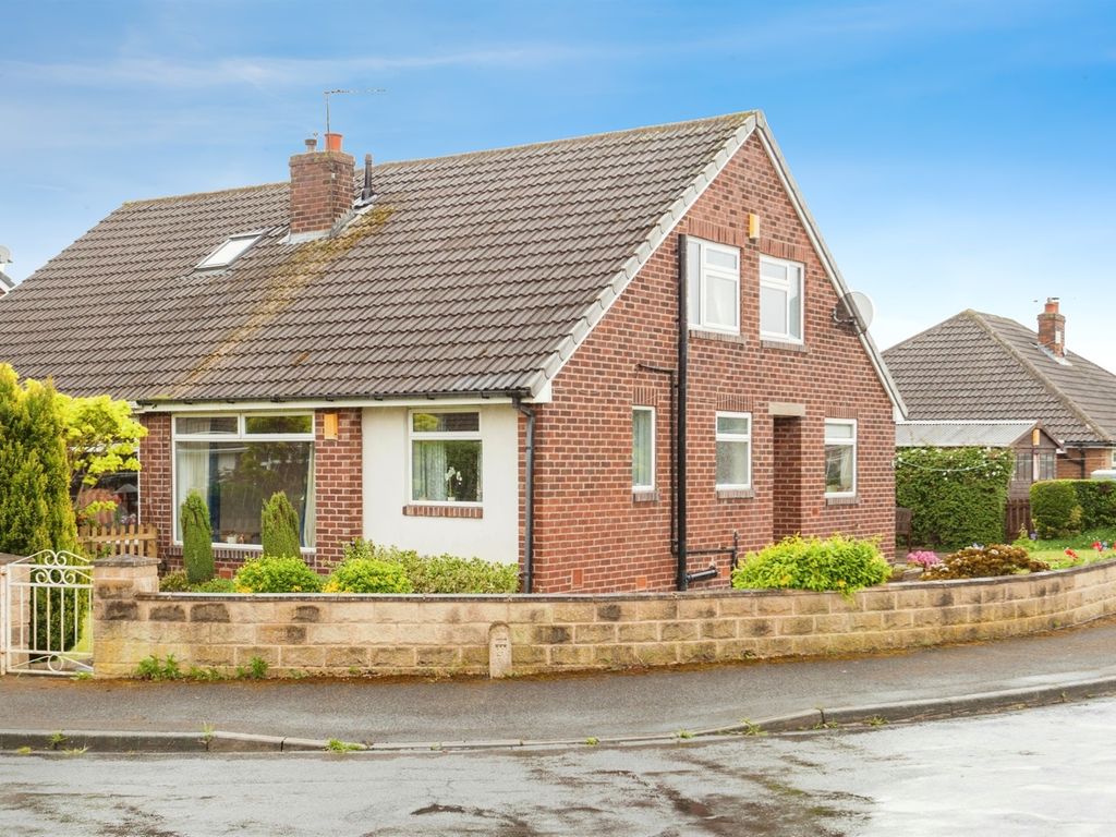 3 bed semidetached bungalow for sale in Bywell Close, Earlsheaton