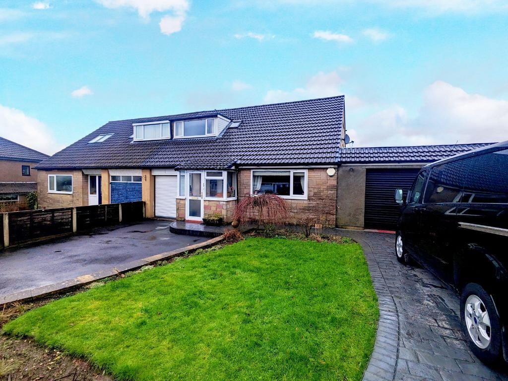 4 bed semidetached house for sale in Lingfield Avenue, Clitheroe