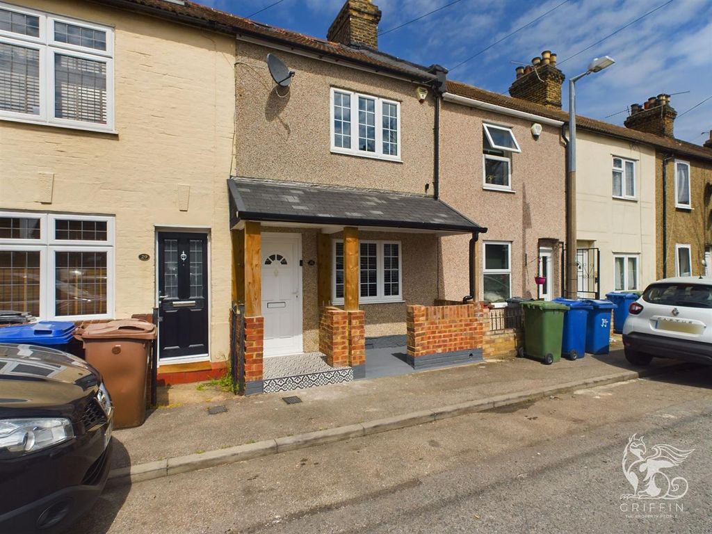 4 bed property for sale in William Street, Grays RM17 Zoopla