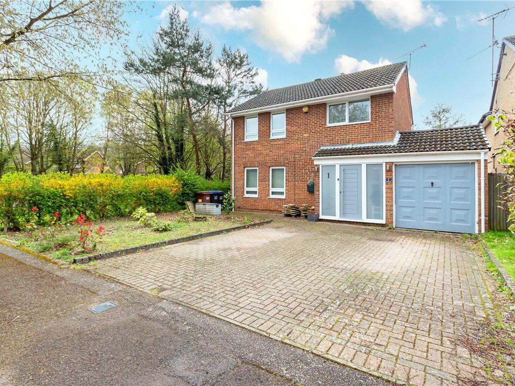 4 bed detached house for sale in Forresters Drive, Welwyn Garden City