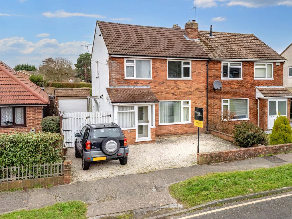 3 bed semidetached house for sale in Cheyne Walk, Horley, Surrey RH6 Zoopla