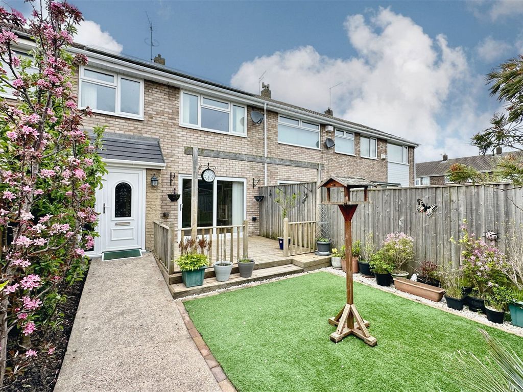 3 bed terraced house for sale in Newtondale, Hull HU7, £180,000 Zoopla