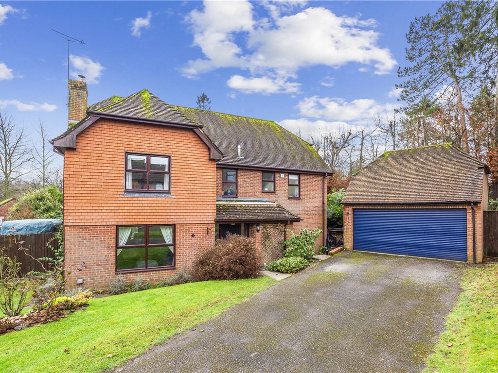 5 bed detached house for sale in Hughes Close, Marlborough, Wiltshire