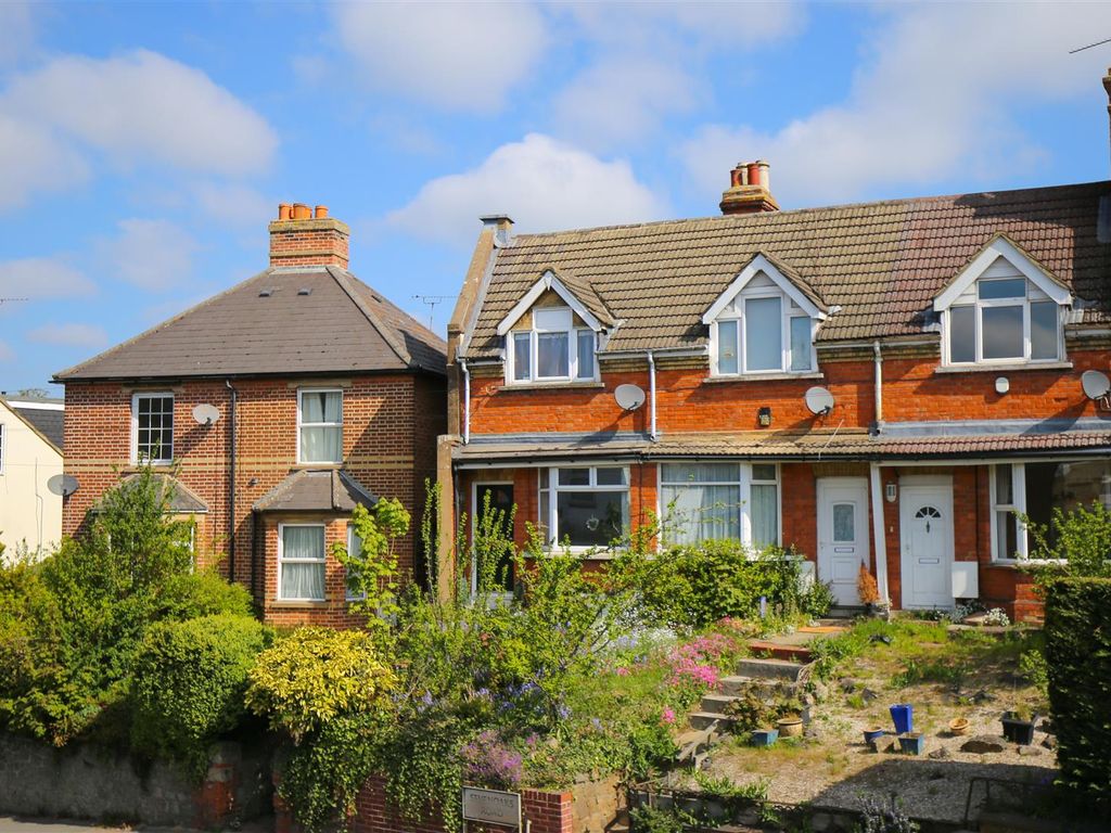 2 bed end terrace house for sale in Sevenoaks Road, Borough Green