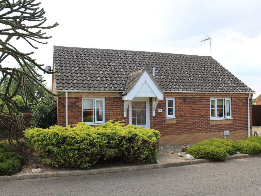 2 bed bungalow for sale in Orchard Close, Mundesley, Norwich NR11, £