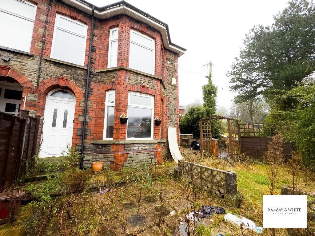 4 bed end terrace house for sale in Parkview Terrace, Pontnewynydd