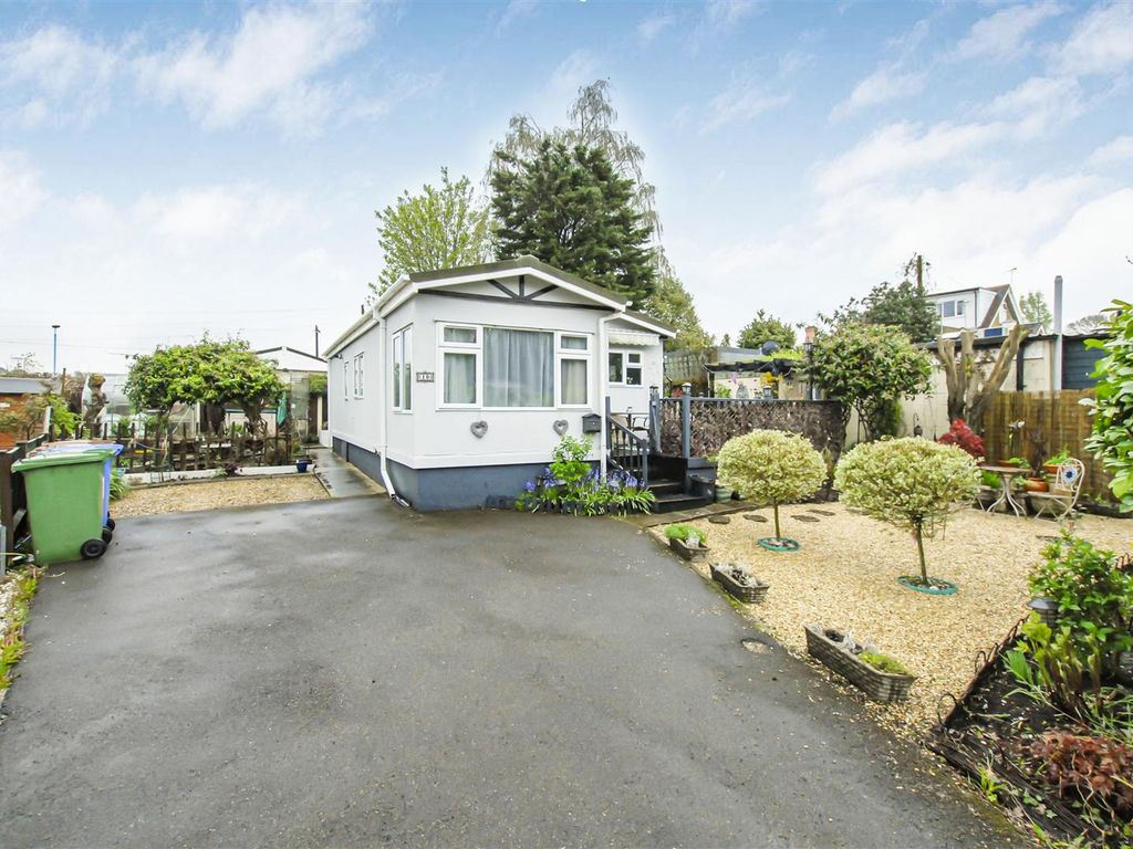 3 bed mobile/park home for sale in Hawthorne Avenue, Cranbourne Hall