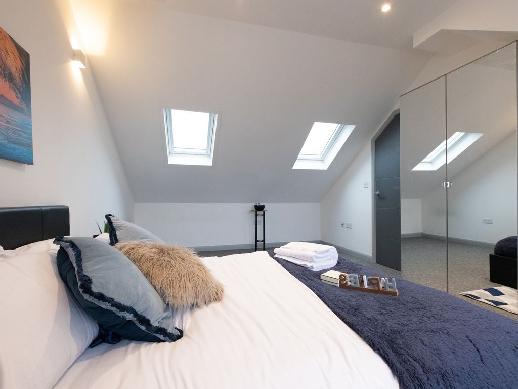 1 bed flat to rent in Market Street, Watford WD18, £1,375 pcm Zoopla