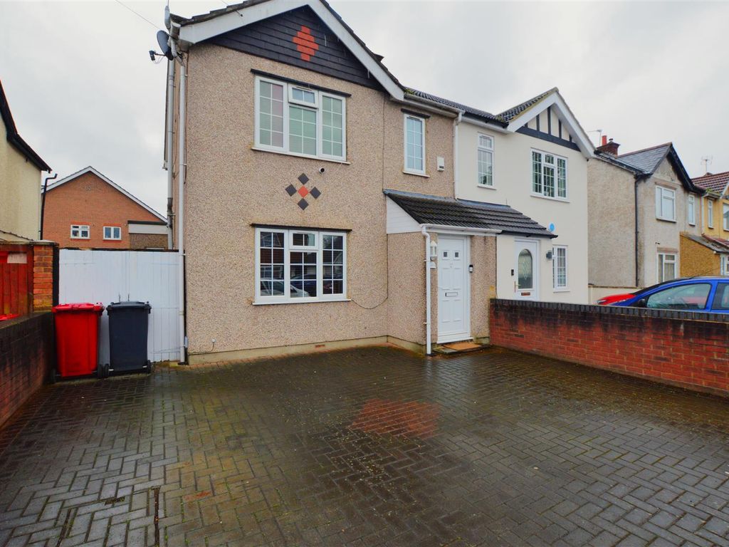 3 bed semidetached house for sale in St. Pauls Avenue, Slough SL2, £