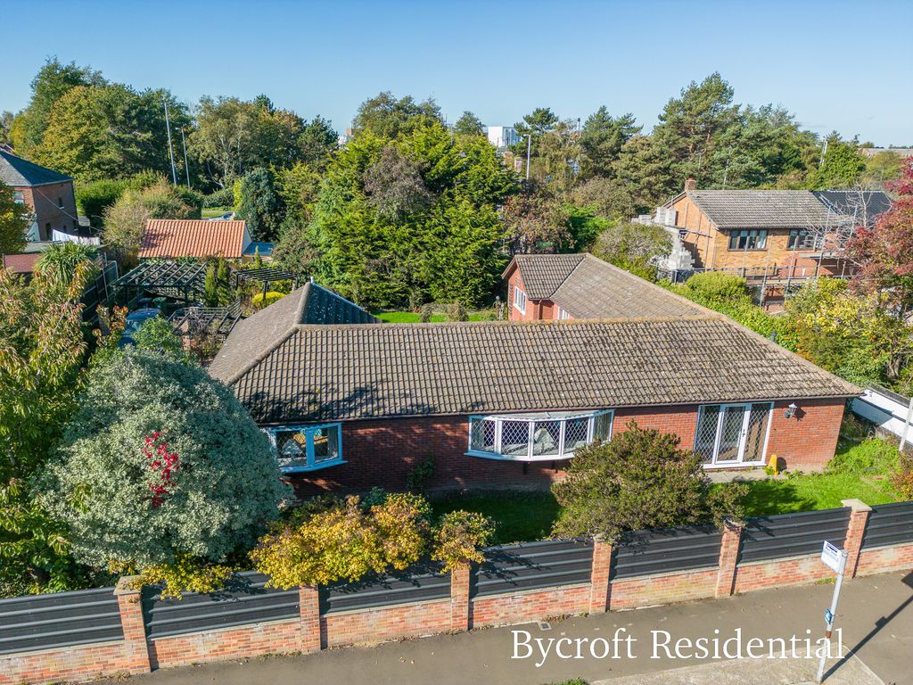 3 bed detached bungalow for sale in Lowestoft Road, Gorleston, Great